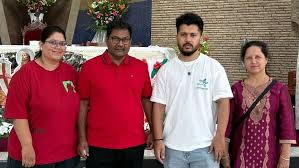 मुस्लिमों की तरह बैठ नहीं सके, आतंकियों ने परिवार के सामने गोलियों से भून दिया