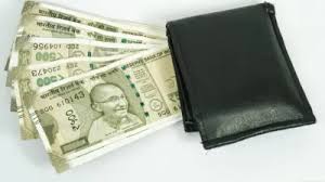  अच्छी खासी कमाई के बाद भी जेब में नहीं रुकता पैसा, तो अपनाएं ये वास्तु टिप्स