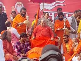 बाबा बागेश्वर की पदयात्रा में पहुंचे रामभद्राचार्य, हिंदुओं को दिया नया नारा