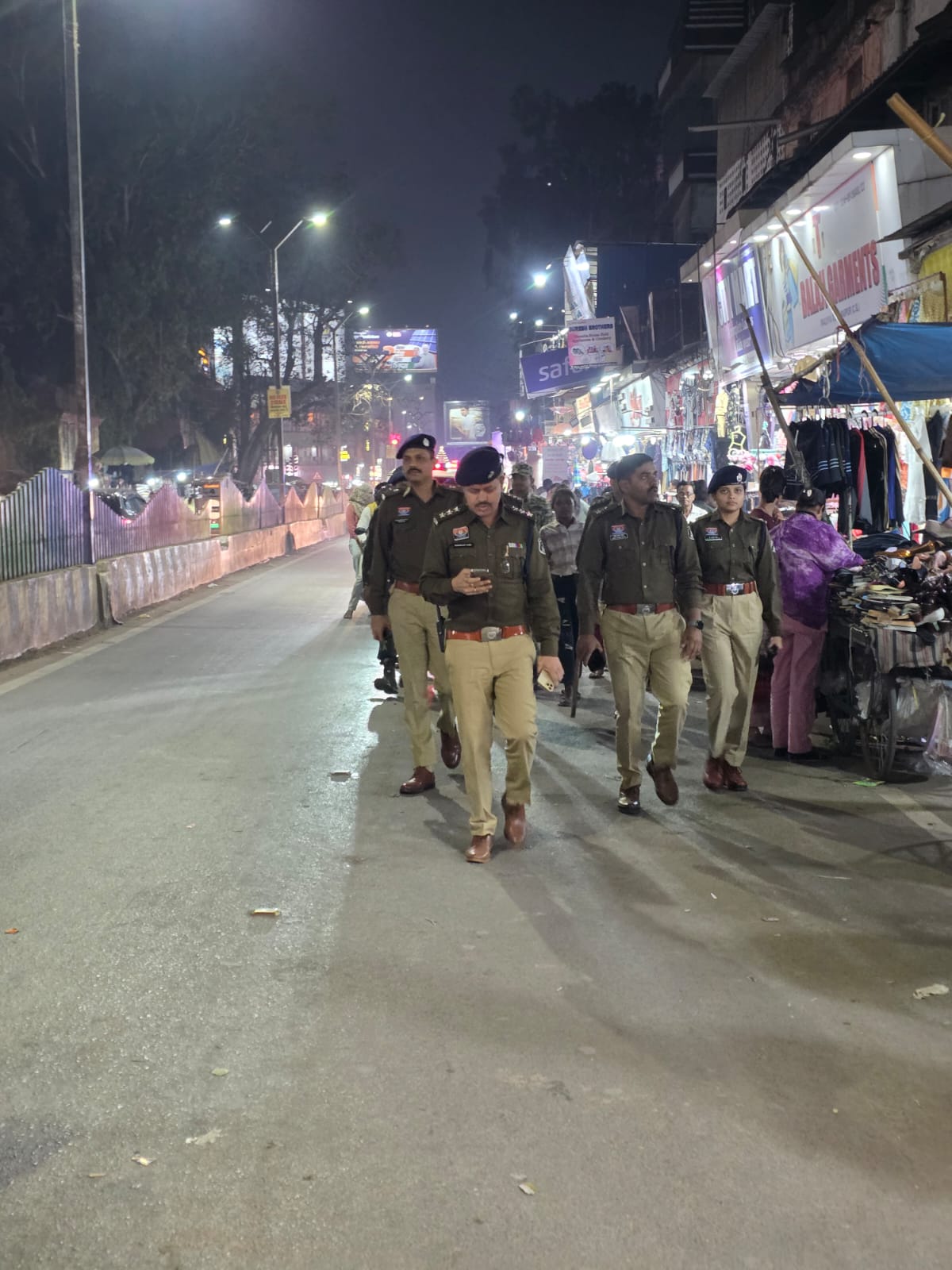 कमिश्नरेट रायपुर (मध्य जोन) में पैदल पेट्रोलिंग एवं संदिग्ध चेकिंग अभियान