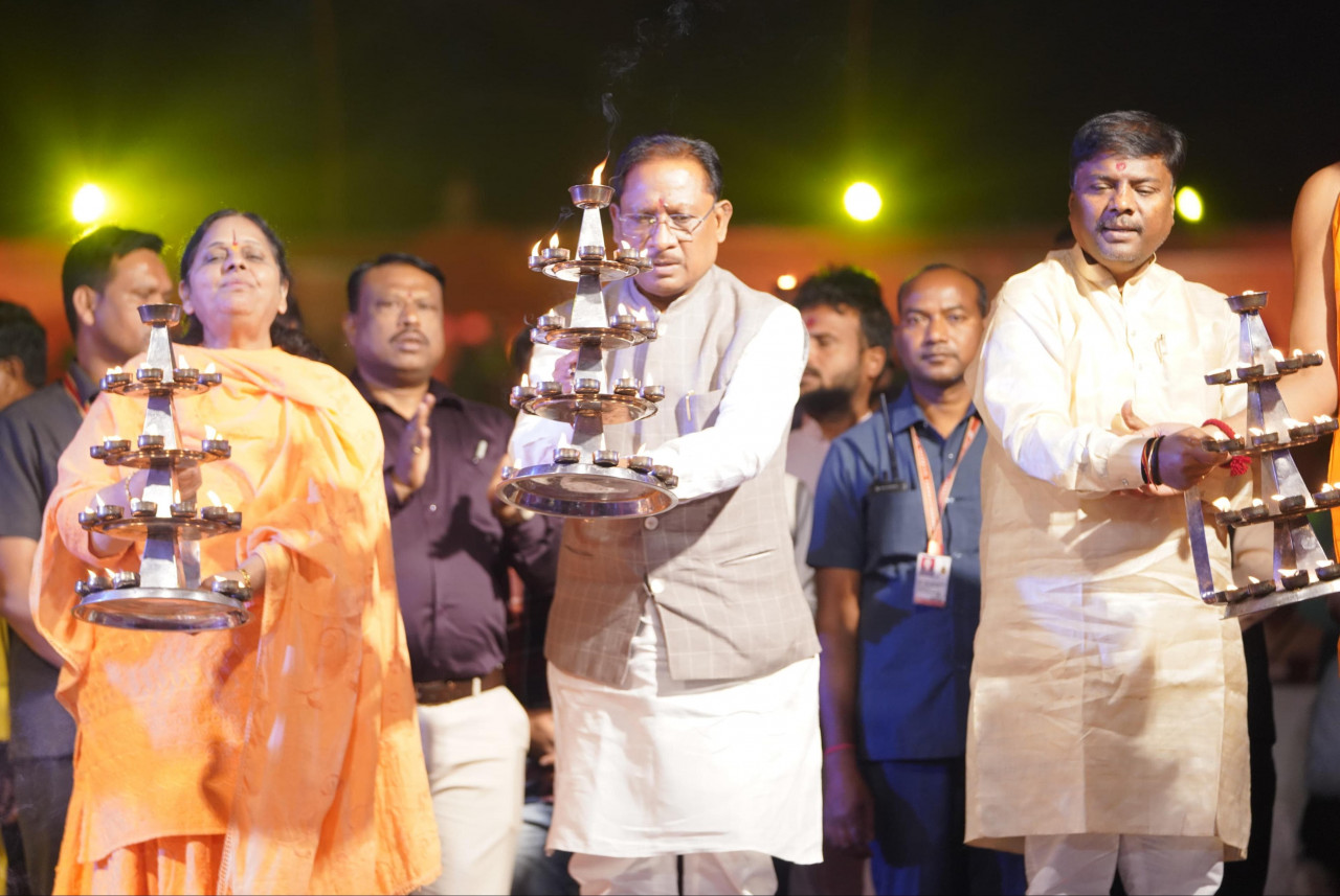 महानदी मैया की महाआरती में शामिल हुए मुख्यमंत्री साय 