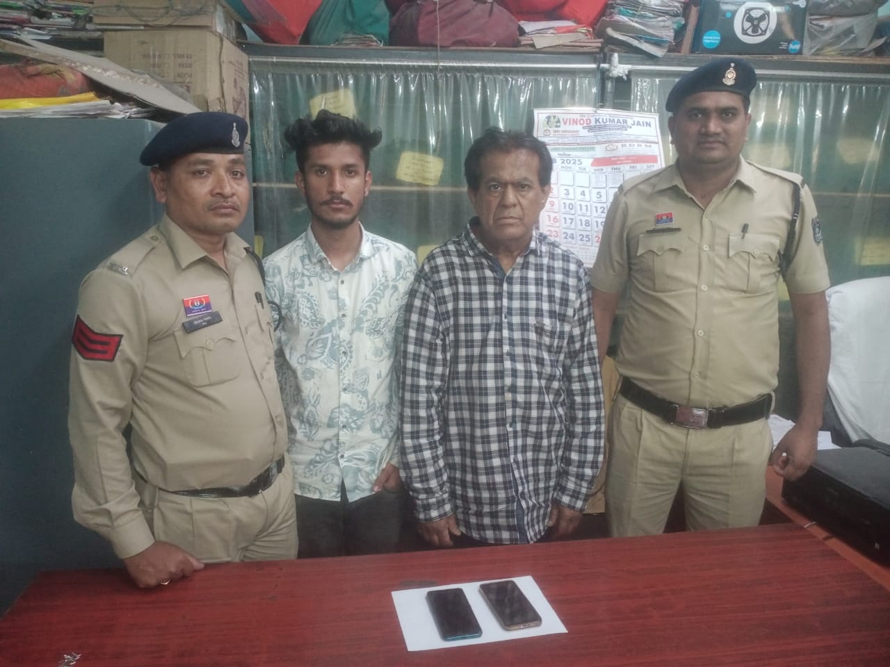 क्रिकेट मैच सहित अन्य खेलों में ऑनलाईन सट्टा संचालित करते 02 सटोरिया गिरफ्तार
