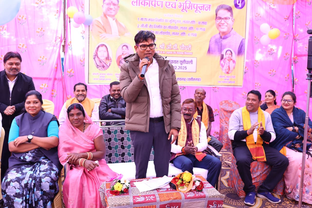 सुबह की पहली किरण के साथ वित्त मंत्री ने ग्राम बनोरा स्थित अघोर गुरुपीठ में गुरु दर्शन कर लिया आशीर्वाद
