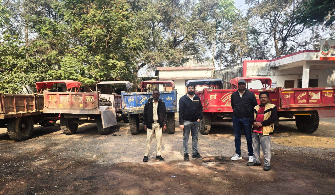 एक चैन माउंटेन और 8 ट्रैक्टर जब्त : रेत भंडारण की दो अनुज्ञप्तियां निरस्त