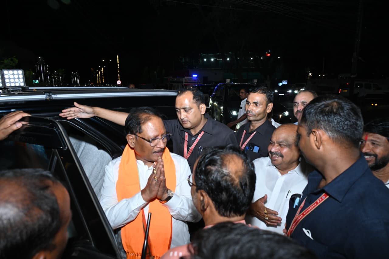 बंगाल में ऐतिहासिक जीत पर रायपुर में जश्न: मुख्यमंत्री विष्णु देव साय का भव्य स्वागत
