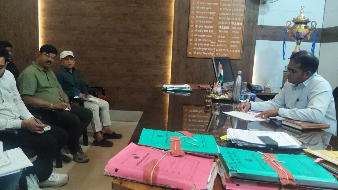 104 पीएम आवास निर्माण शुरू करने एक हफ्ते का अल्टीमेटम : आयुक्त क्षत्रिय 