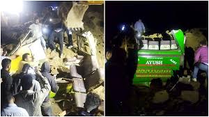 भूस्खलन की चपेट में आई बस,15 की मौत; रेस्क्यू ऑपरेशन जारी