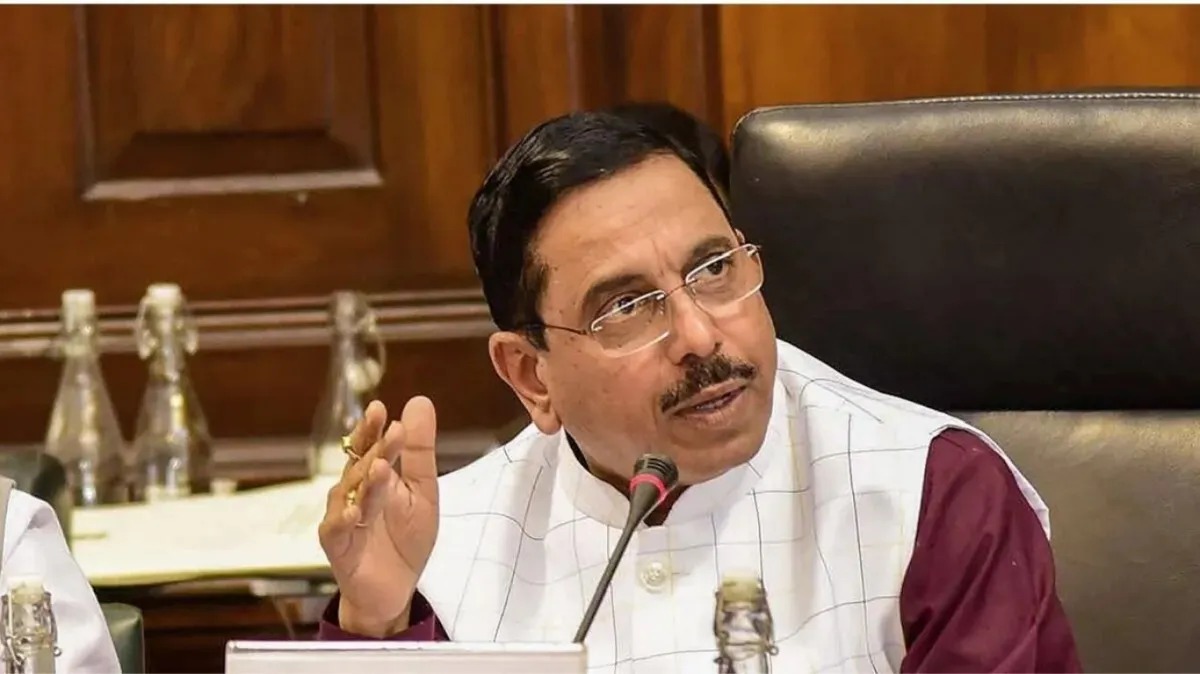 शिक्षा मंत्रालय की कमान अब प्रह्लाद जोशी के हाथ, धर्मेंद्र प्रधान का इस्तीफा राष्ट्रपति ने किया स्वीकार