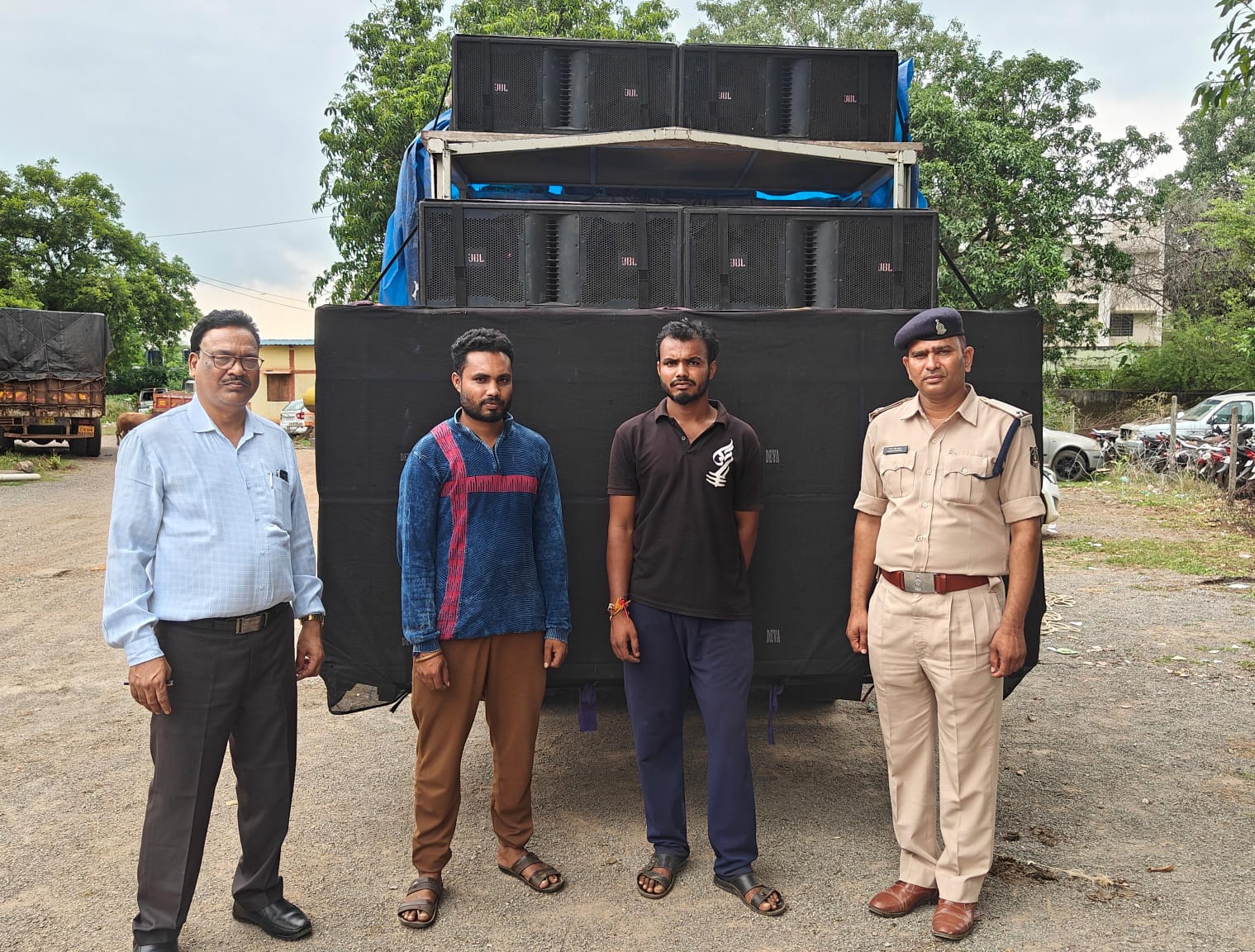 बिना अनुमति वाहन में डीजे  रखकर तेज़ आवाज़ में डीजे साउंड बजाने के खिलाफ कड़ी कार्यवाही