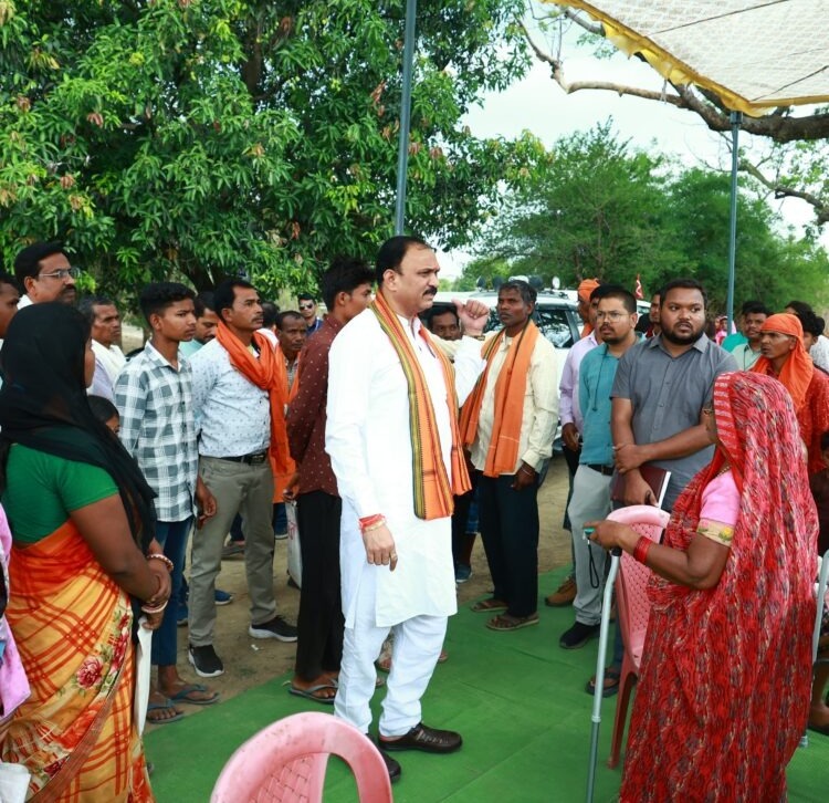 ग्राम कोडांगी में निशुल्क स्वास्थ्य शिविर एवं जनसमस्याओं का त्वरित निराकरण, स्वास्थ्य मंत्री श्याम बिहारी जायसवाल हुए शामिल