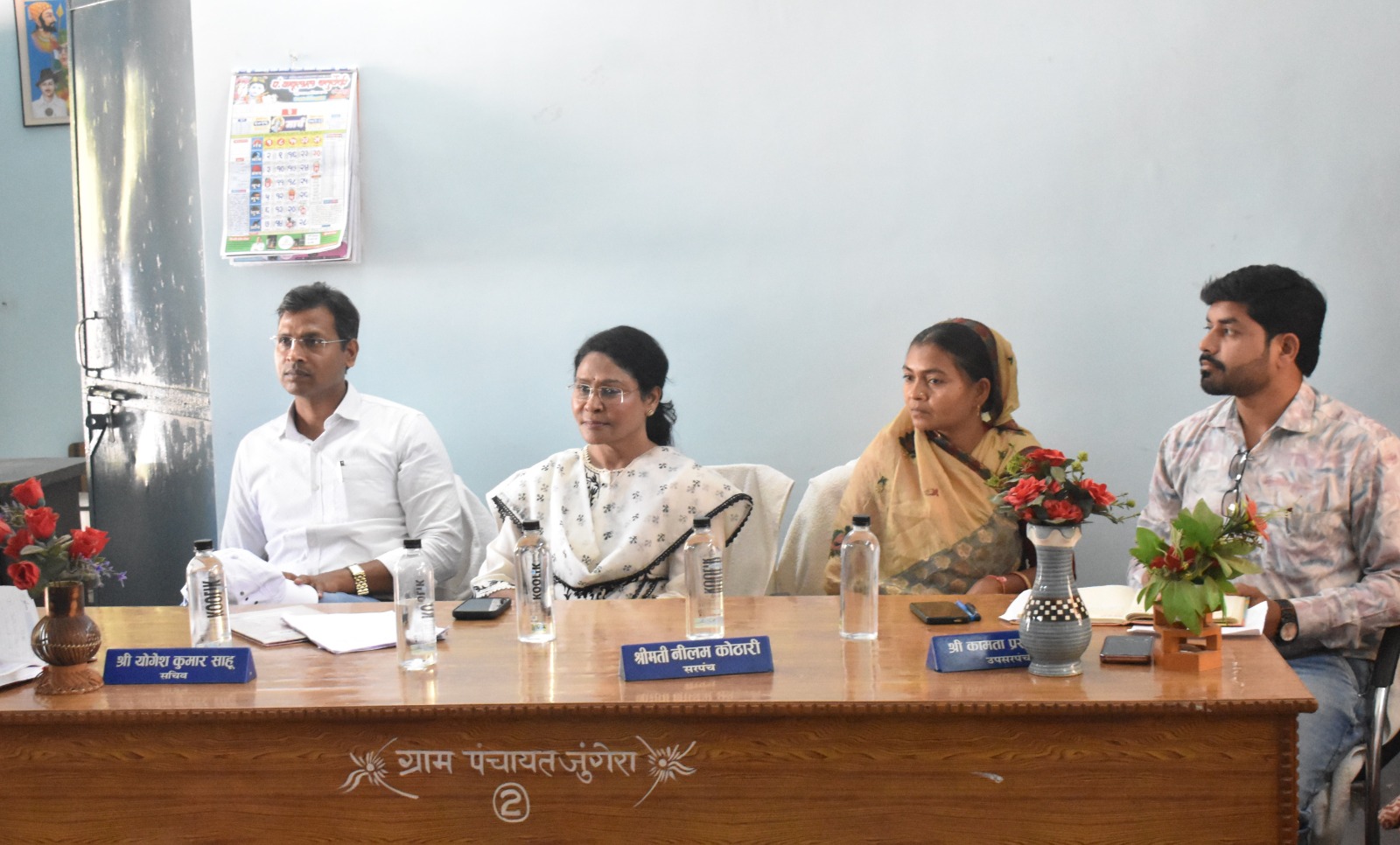 कलेक्टर मिश्रा ने जिला मुख्यालय बालोद के समीपस्थ ग्राम जुंगेरा पहुँचकर डीएमएफ बेस लाइन सर्वे कार्य का लिया जायजा