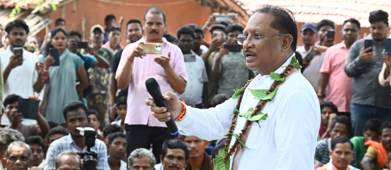 सुकमा-दंतेवाड़ा के सीमावर्ती ग्राम मुलेर में मुख्यमंत्री ने लगाई चौपाल