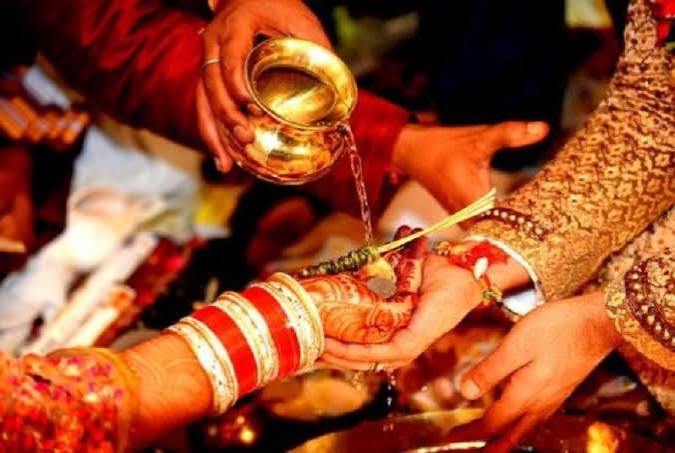 क्या आप जानते हैं पाणिग्रहण संस्कार का असली अर्थ? इसी रस्म से शुरू होता है जन्म-जन्मांतर का साथ