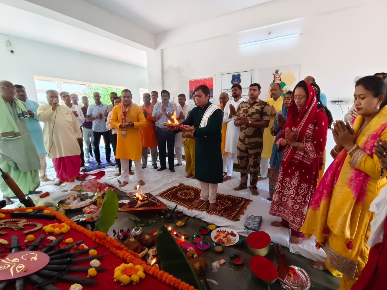 विजयादशमी पर मुंगेली पुलिस ने किया शस्त्र पूजन, पुलिस अधीक्षक ने दी जिलेवासियों को बधाई