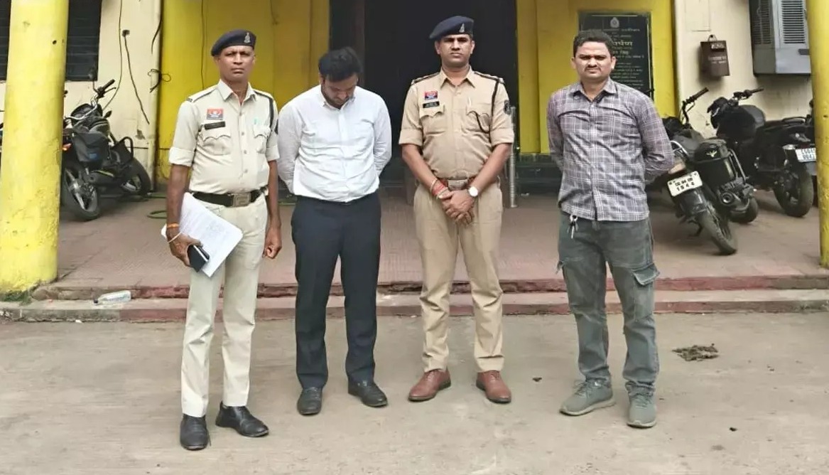 रायपुर में 63 लाख की इंश्योरेंस ठगी का खुलासा, ICICI प्रूडेंशियल का पूर्व सेल्स मैनेजर गिरफ्तार