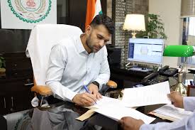 कलेक्टर मयंक चतुर्वेदी ने रायगढ़ जिले से दो लोगों को 1 साल के लिए किया जिला बदर

