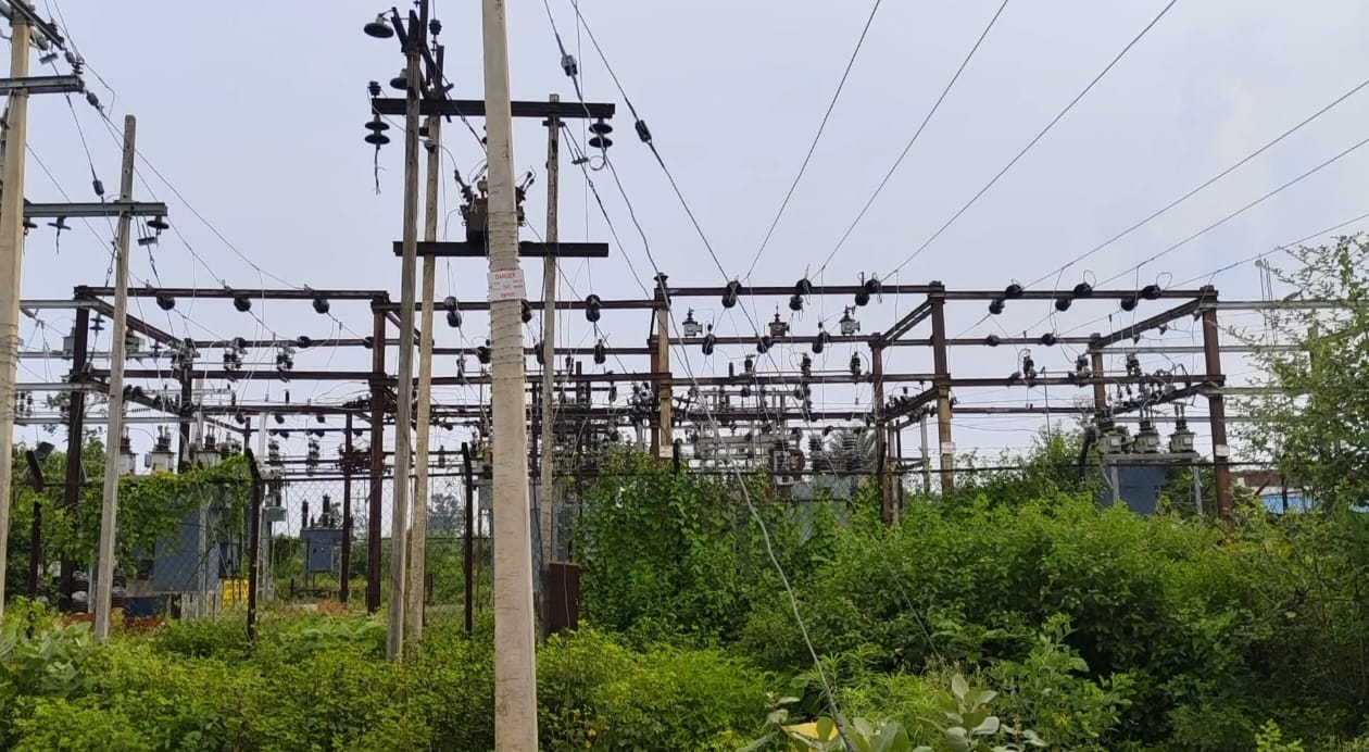 रसेला क्षेत्र में कई घंटों तक गुल रही बिजली, लोग गर्मी और अंधेरे से परेशान