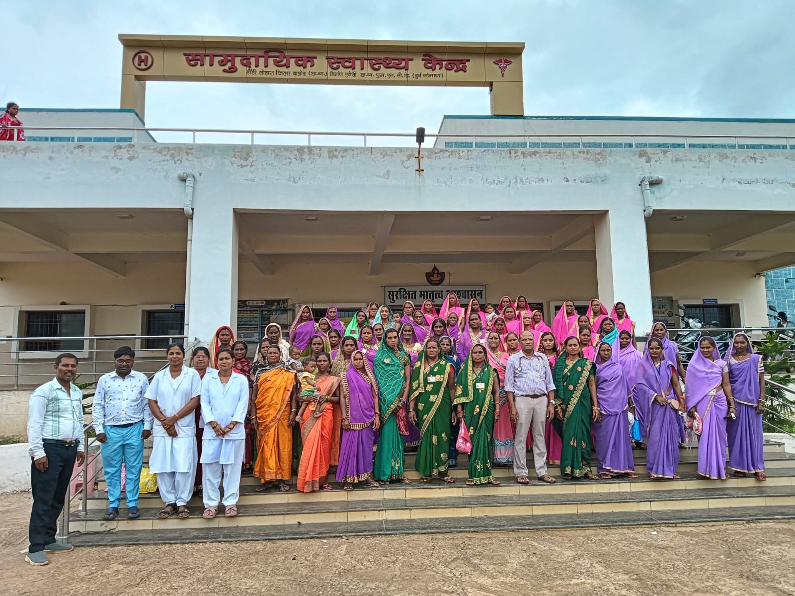 स्वच्छ भारत मिशन (ग्रामीण) के अंतर्गत डौंडीलोहारा विकास खंड मे  लगभग दो हजार महिलाएं कार्य कर रही है 