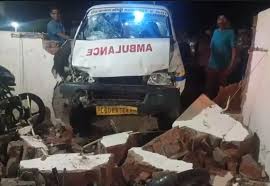 तेज रफ्तार का आतंक: एंबुलेंस की टक्कर से बाइक सवार की हुई मौत