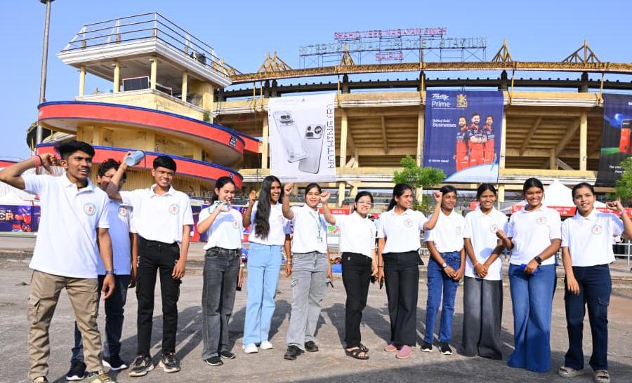 छत्तीसगढ़ के टॉपर छात्रों ने देखा IPL का हाई-वोल्टेज मैच, खुशी से खिल उठे चेहरे