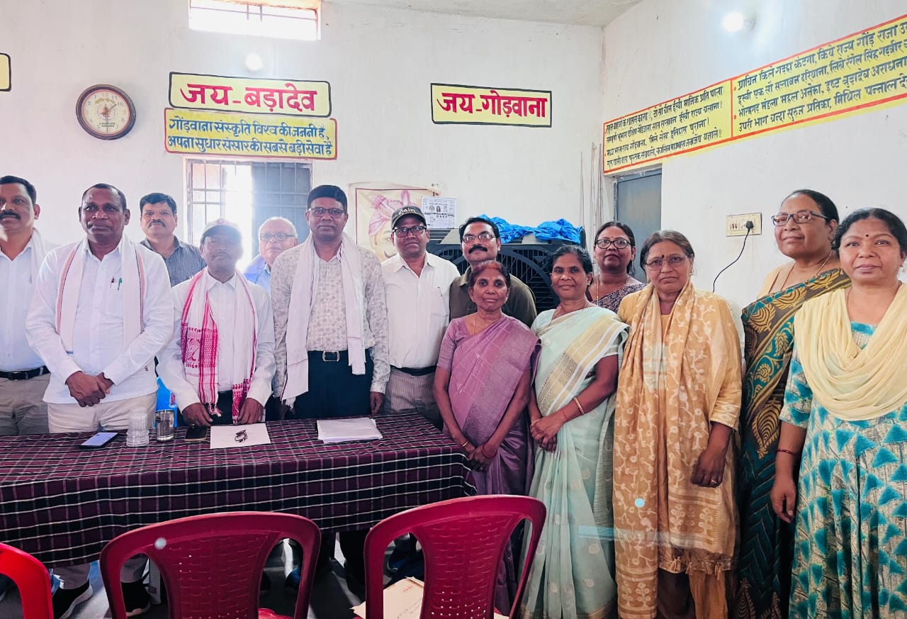 विधायक जनक ध्रुव गृह निर्माण सहकारी समिति के बैठक में हुए शामिल 