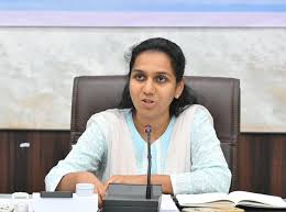 बढ़ती ठंड के मद्देनजर कलेक्टर नम्रता गांधी ने जिले के प्रमुख स्थानों में अलाव जलाने के दिए निर्देश