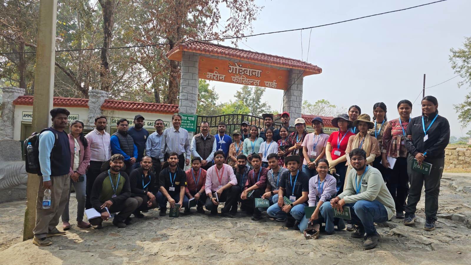 केंद्रीय विश्वविद्यालय सागर का दल पहुंचा मनेन्द्रगढ़ फॉसिल्स पार्क,29 करोड़ वर्ष प्राचीन समुद्री जीवाश्मों का किया अध्ययन, शोधार्थी हुए रोमांचित