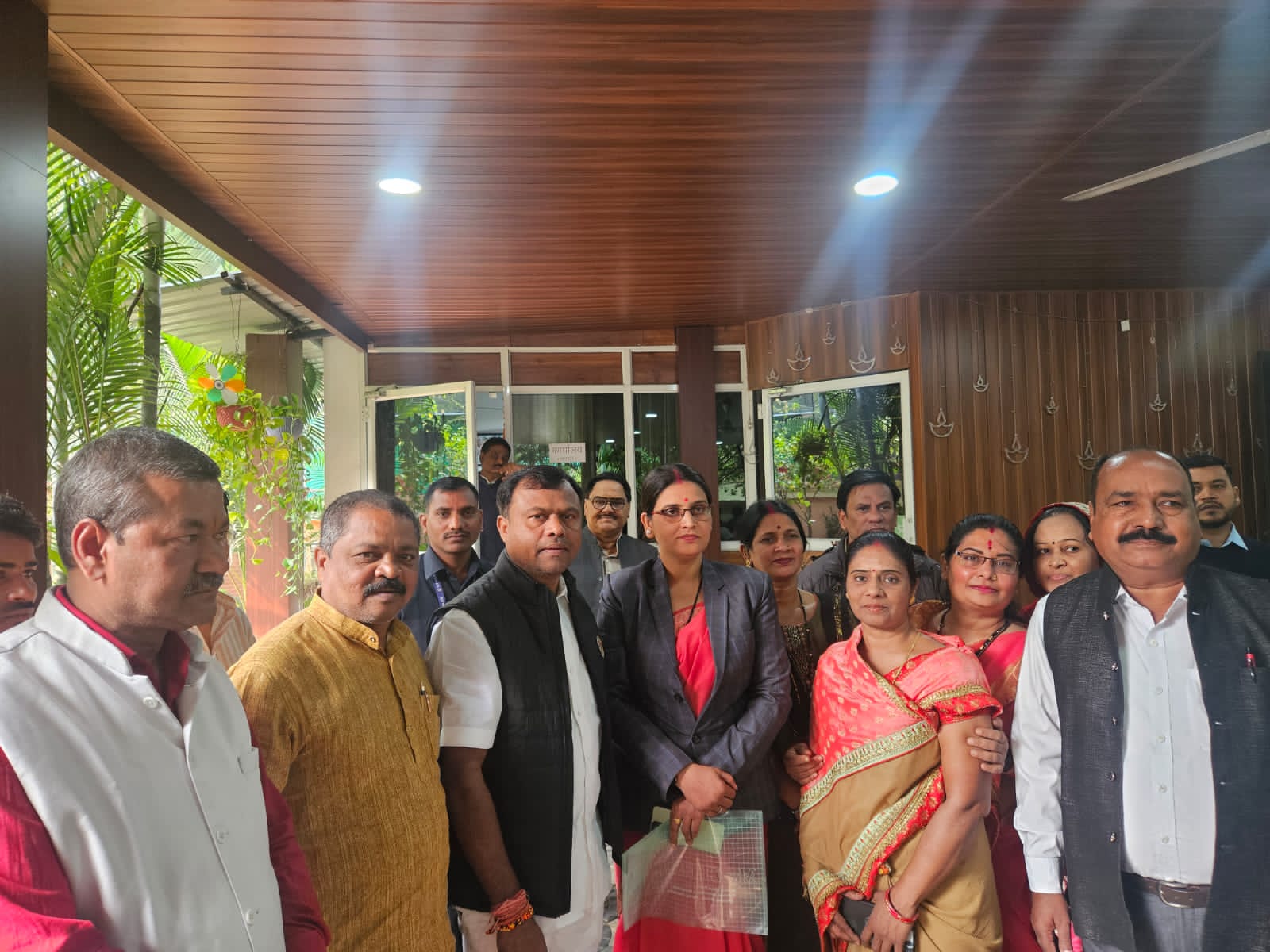 राजपूत समाज के पदाधिकारियों ने कांग्रेस प्रदेश अध्यक्ष दीपक बैज से मुलाकात कर महापौर प्रत्याशी के रूप में वंदना राजपूत का नाम प्रस्तावित किया