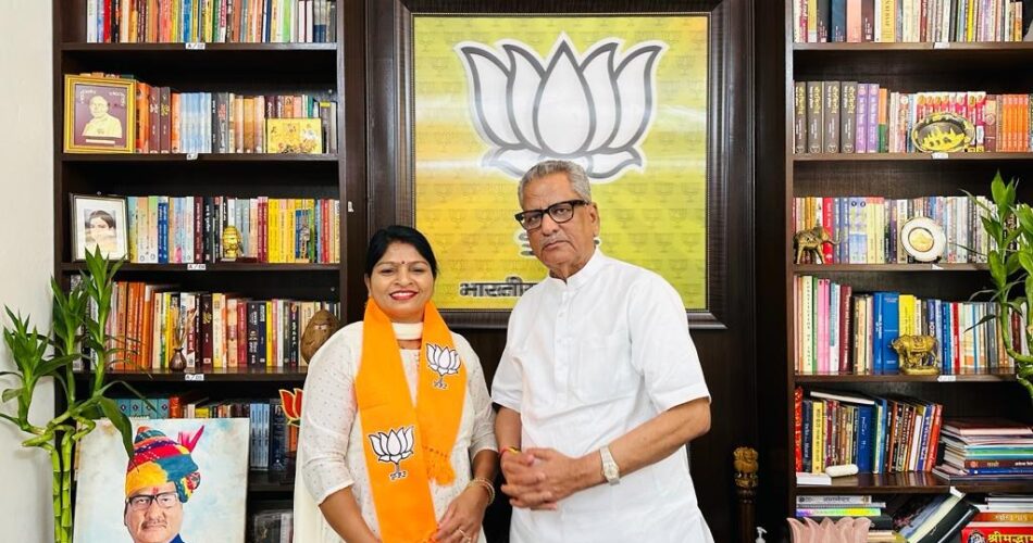  टिकट नहीं मिलने से नाराज कांग्रेस नेत्री ने थामा बीजेपी का दामन 