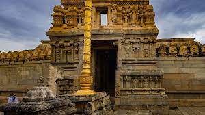 भारत का ऐसा मंदिर, जहां लटकता है खंभा, वैज्ञानिक भी हैरान