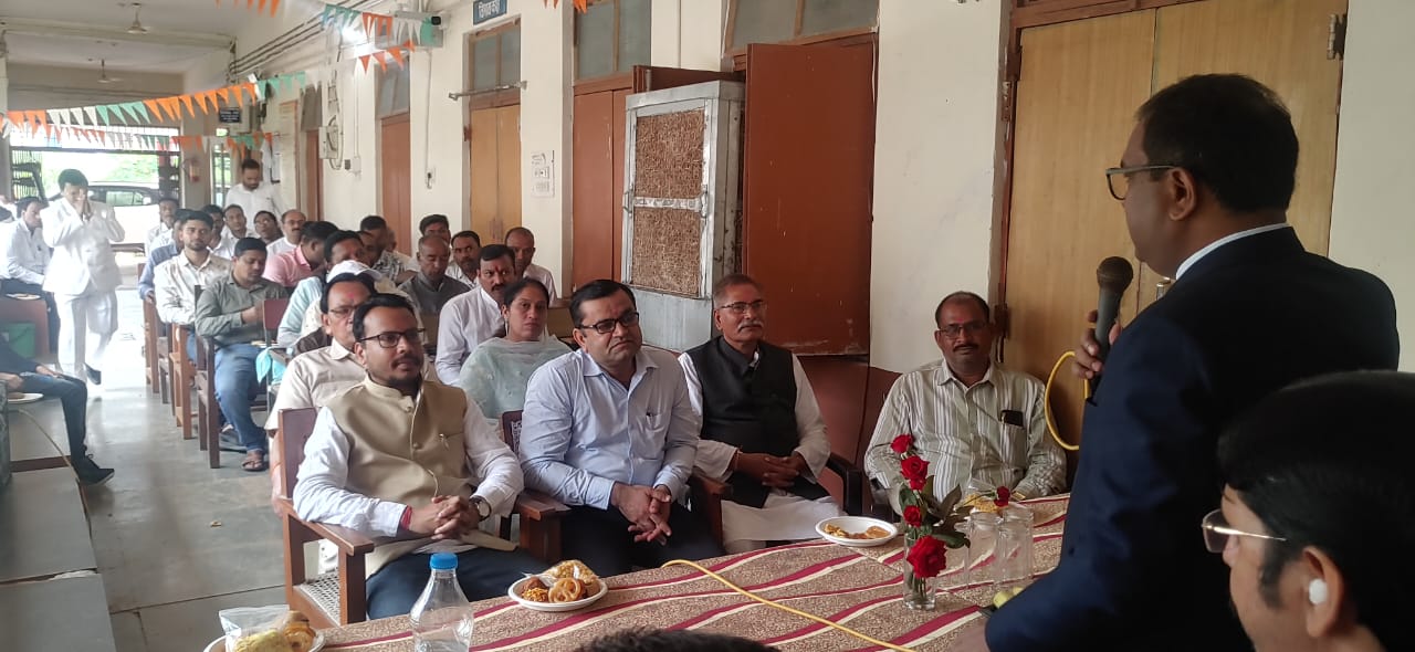व्यवहार न्यायालय खैरागढ़ में फहराया गया तिरंगा