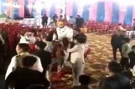 खुशियां बदली मातम में दुल्हे को घोड़े पर बैठे-बैठे आया हार्ट अटैक,हुई मौत 