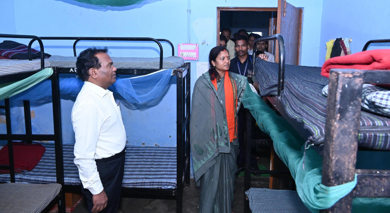  मंत्री राजवाड़े ने गीदम में वृद्धा आश्रम का निरीक्षण किया