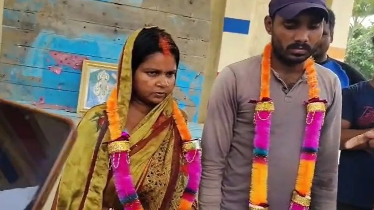 3 बच्चों की मां को 12 साल छोटे युवक से हुआ प्यार, पति ने खुद मंदिर में कराई दोनों की शादी