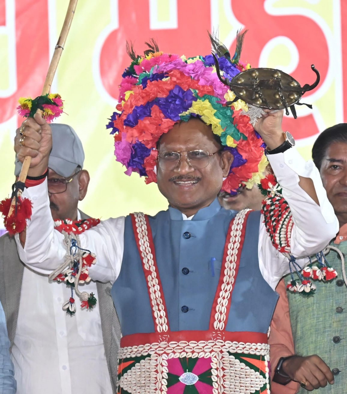  गड़वा बाजा की धुन पर दिखा अस्त्र शस्त्र और श्रृंगार का अद्भुत संगम,नाचा की पारंपरिक वेशभूषा में दिखे मुख्यमंत्री साय