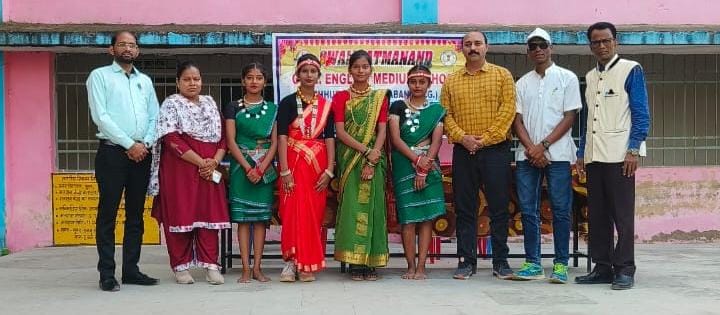 स्वामी आत्मानंद शासकीय अंग्रेज़ी माध्यम विद्यालय छुरा में मनाया गया जनजातीय गौरव दिवस