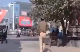 नेताजी आगे -आगे ,पुलिस पीछे -पीछे :संभल कूच के दौरान सपा नेता का पुलिस से बचकर भागने का वीडियो वायरल