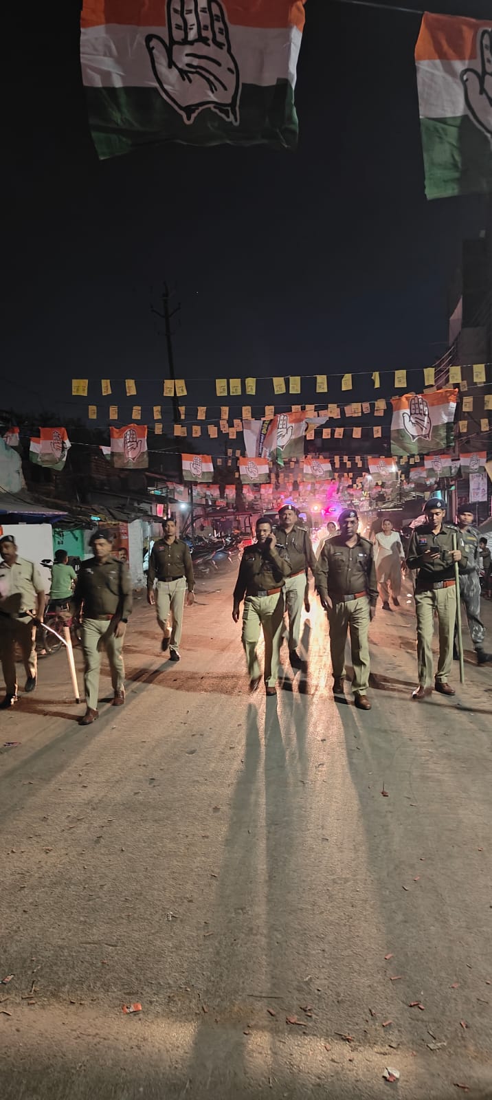 नगरीय निकाय चुनाव के मद्देनजर रायपुर पुलिस का फ्लैग मार्च