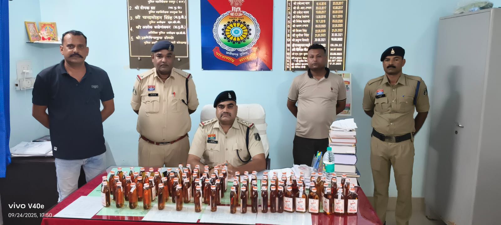 मध्य प्रदेश से अवैध अंग्रेजी शराब लाते समय स्कूटी सवार पकड़ाया, 96 पौवा गोवा शराब व वाहन जप्त