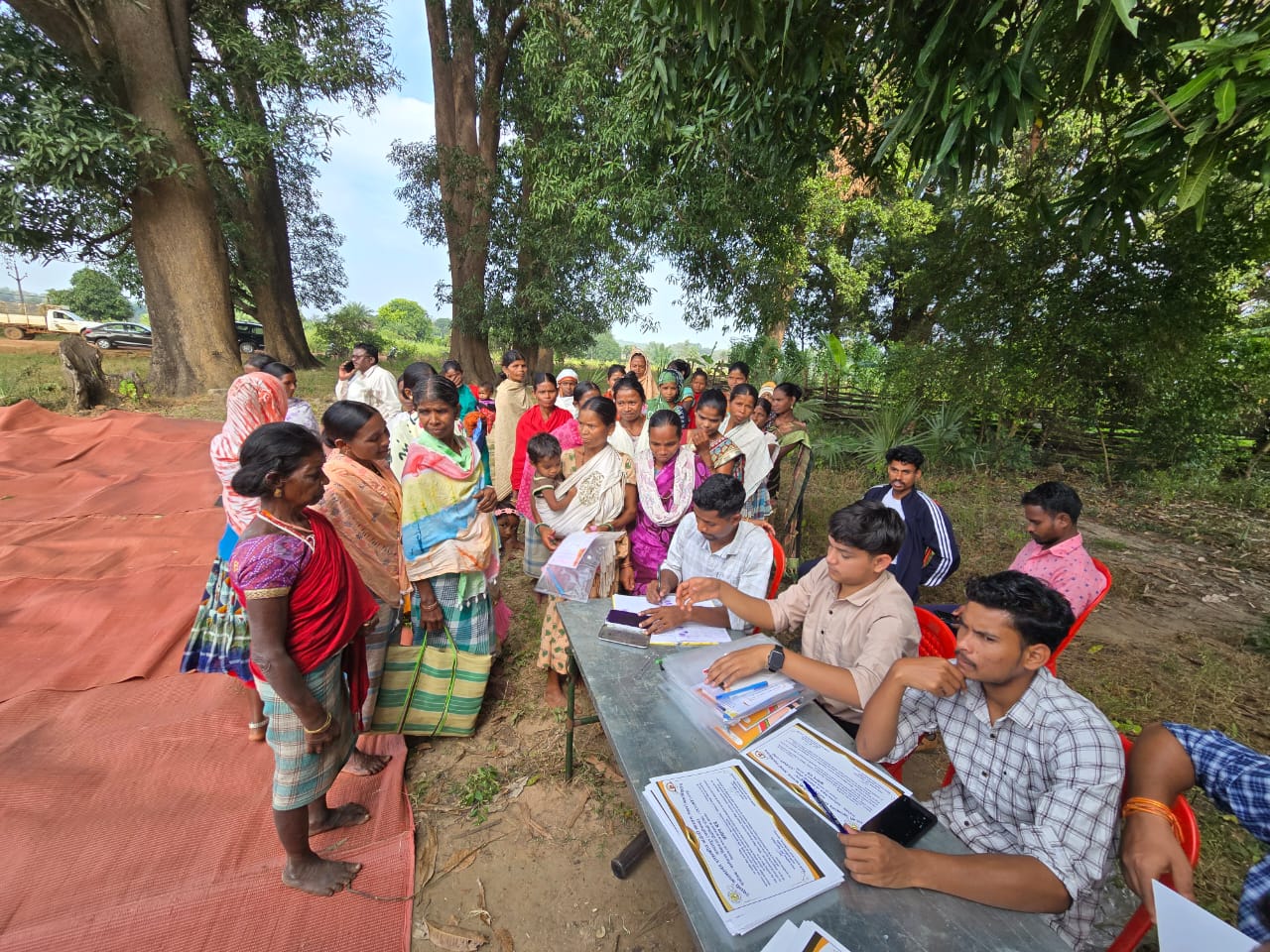 ग्राम ककाड़ी एवं नहाड़ी की महिलाओं को डिजिटल एवं मोबाइल बैंकिंग पर दिया गया विशेष प्रशिक्षण