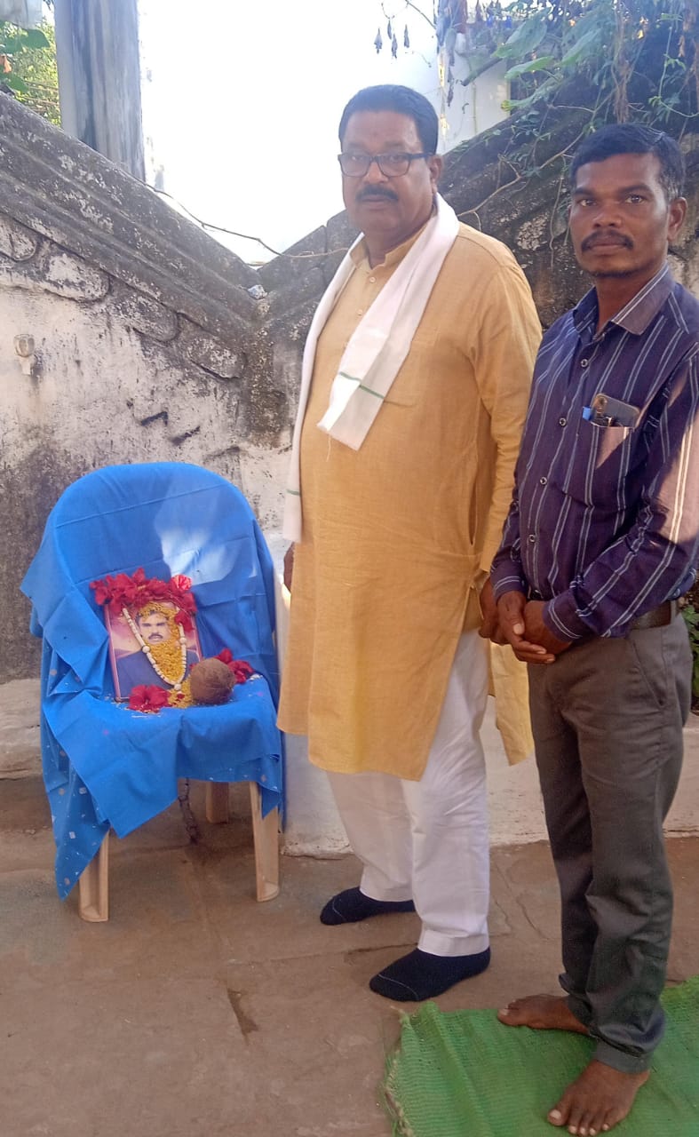 विधायक शोकाकुल परिवार मिले दी श्रदांजलि
