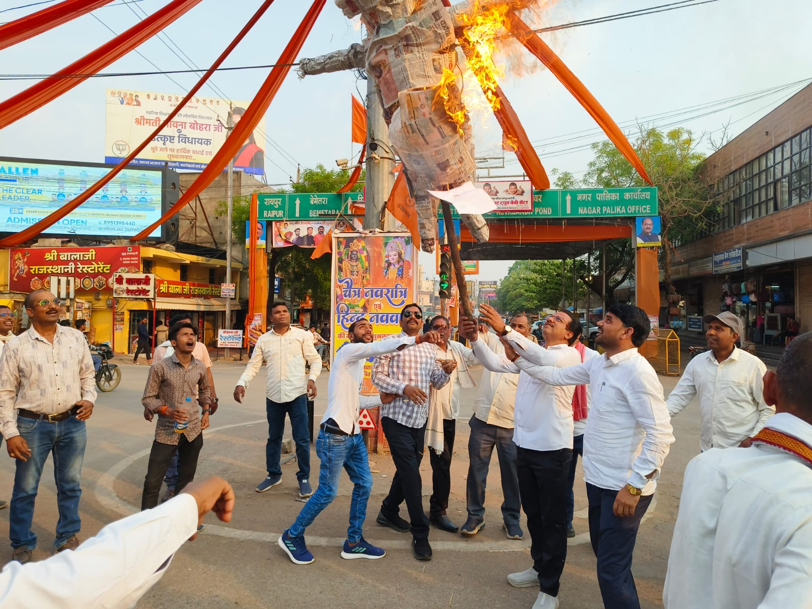 प्रदेश कांग्रेस कमेटी के निर्देशानुसार तथा जिला कांग्रेस कमेटी अध्यक्ष होरी राम साहु नेतृत्व में आज पुतला दहन
