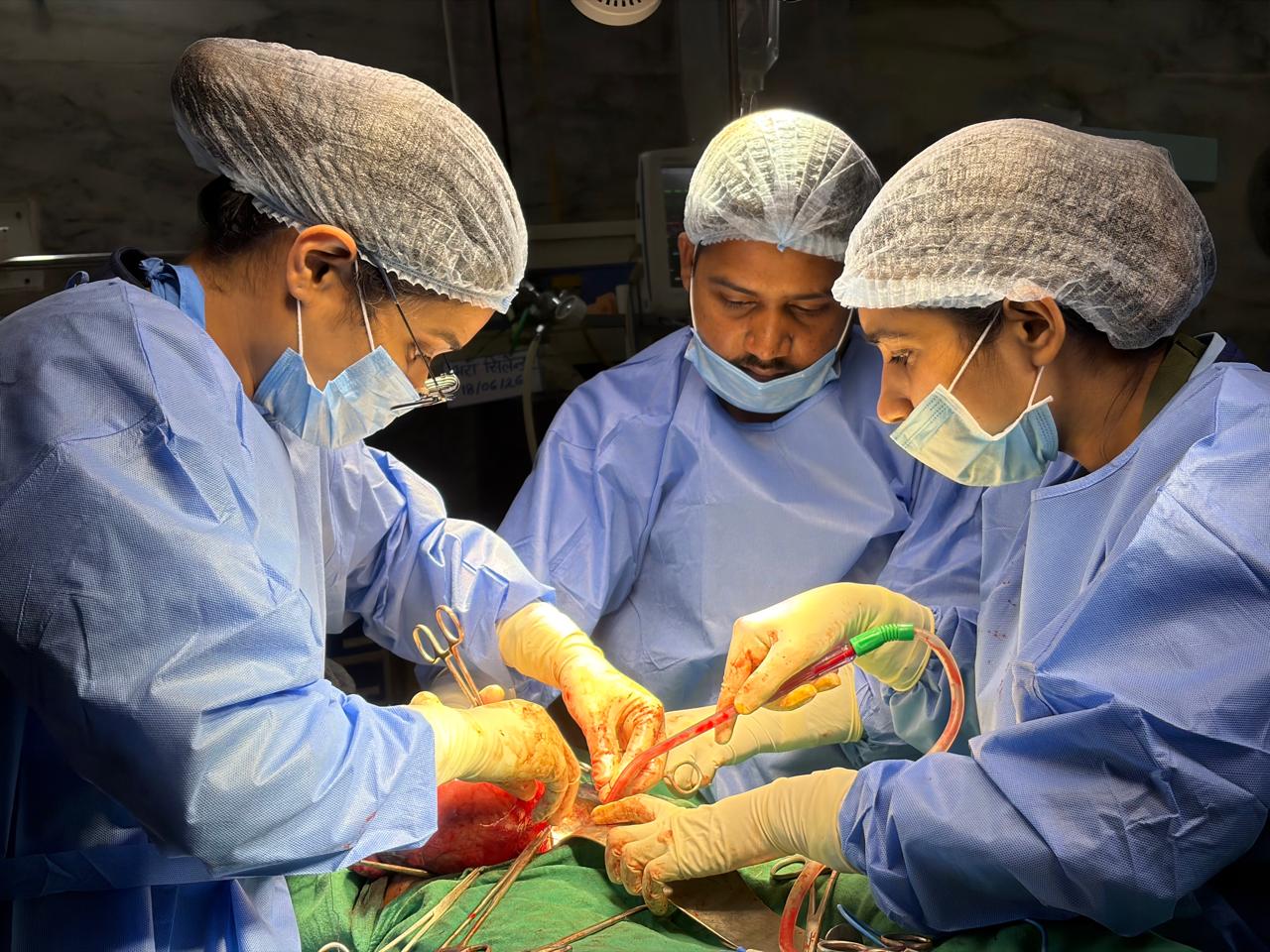 जिला अस्पताल कवर्धा में तीन जटिल स्त्री रोग का सफल ऑपरेशन, महिलाओं को मिली नई जिंदगी