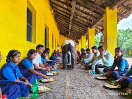 मध्यान्ह भोजन की शिकायत पर त्वरित कार्रवाई, जूठा भोजन परोसने वाली महिला समूह क़ो संचालन से किया गया पृथक