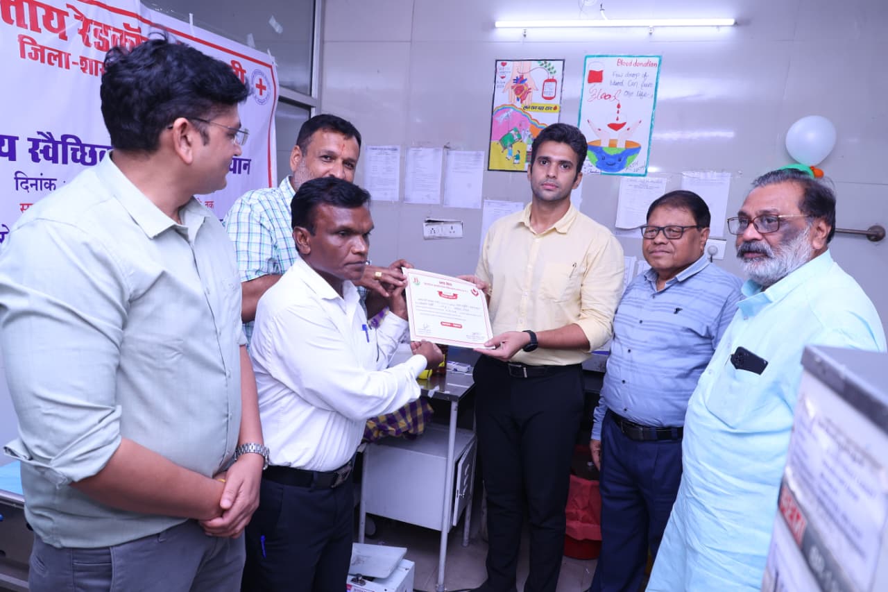 जिला चिकित्सालय रायगढ़ में हुआ रक्तदान शिविर, 53 यूनिट रक्त संग्रहित