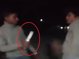  राजधानी रायपुर में गुंडे-बदमाशों में पुलिस का खौफ खत्म,चाकू दिखाकर युवक से मंगवाई माफी…