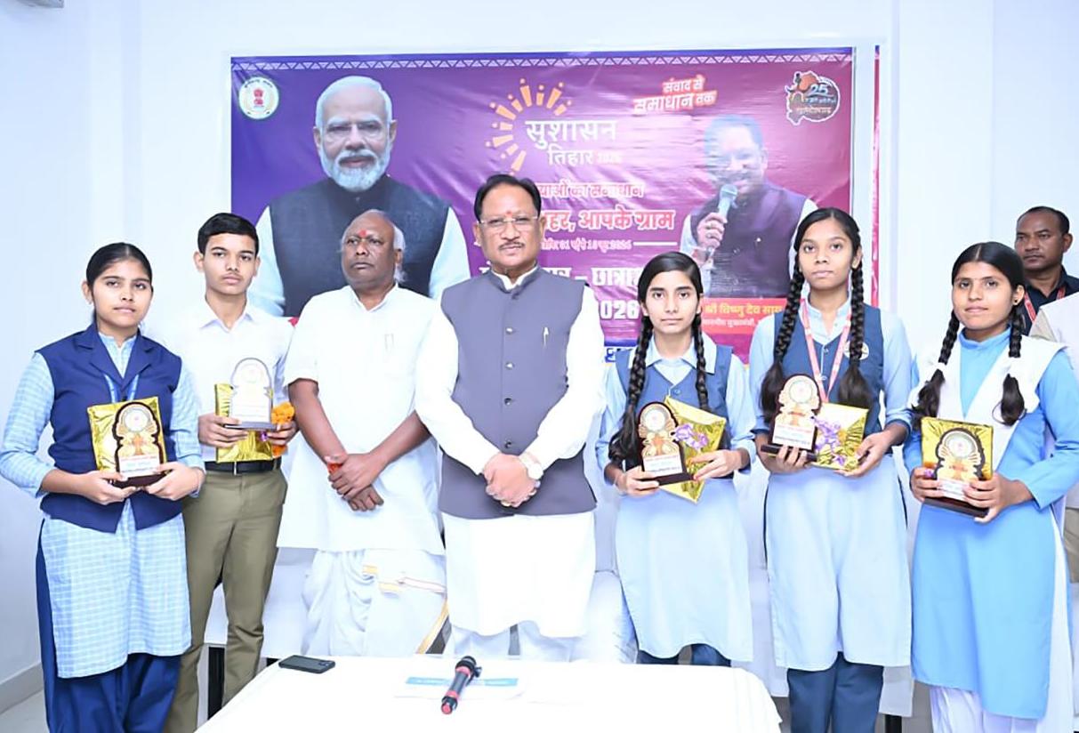मेधावी छात्रों से मिले सीएम विष्णुदेव साय, बोले—हौसला और मेहनत से ही मिलती है सफलता