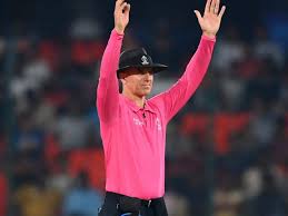 IPL में रिकॉर्ड धुनाई! एक ओवर में 37 रन, मैदान पर मचा तूफान