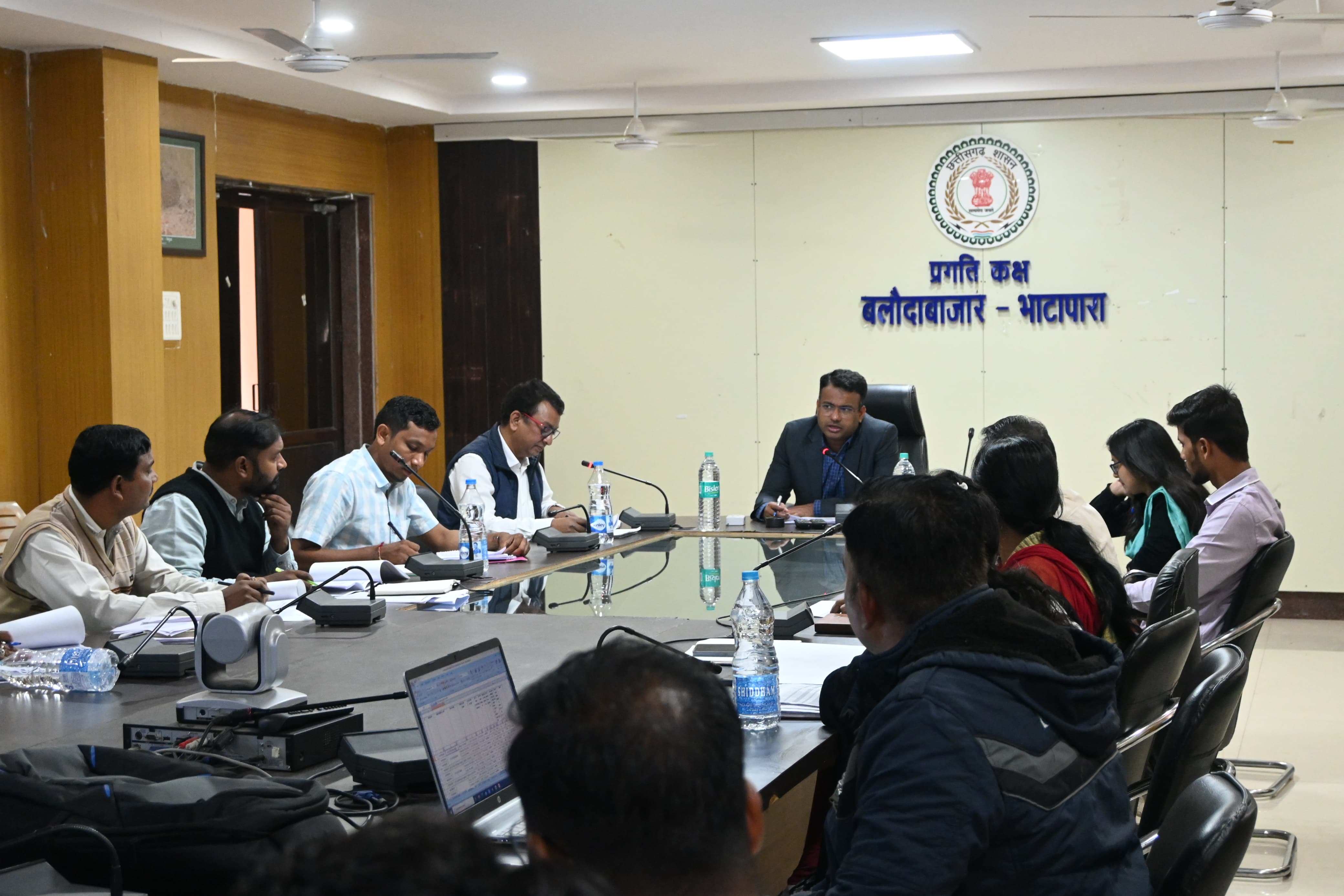 कलेक्टर चन्दन कुमार का दिखा एक्शन मूड ,कार्य में लापरवाही बरतने वाले 40 से अधिक जल जीवन मिशन के ठेकेदारों को नोटिस जारी