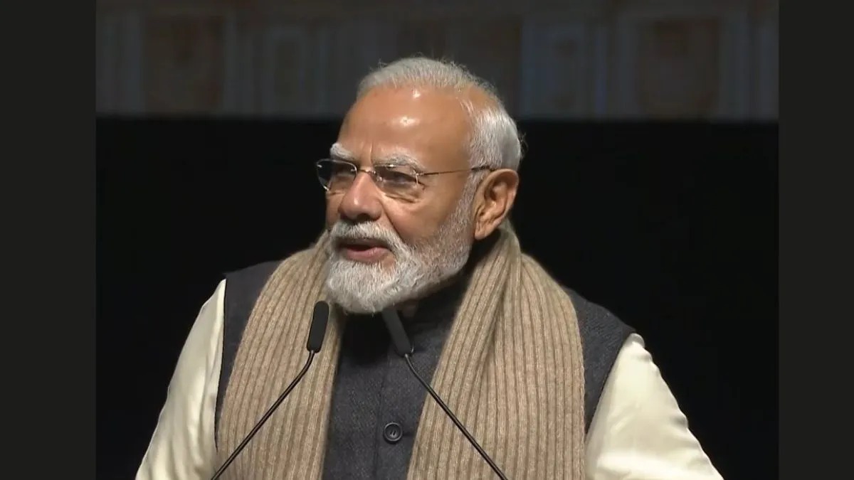 25 साल पुराना मफलर दिखाकर भावुक हुए PM मोदी, भारतीयों से बोले- आपका प्यार आज भी संभालकर रखा है